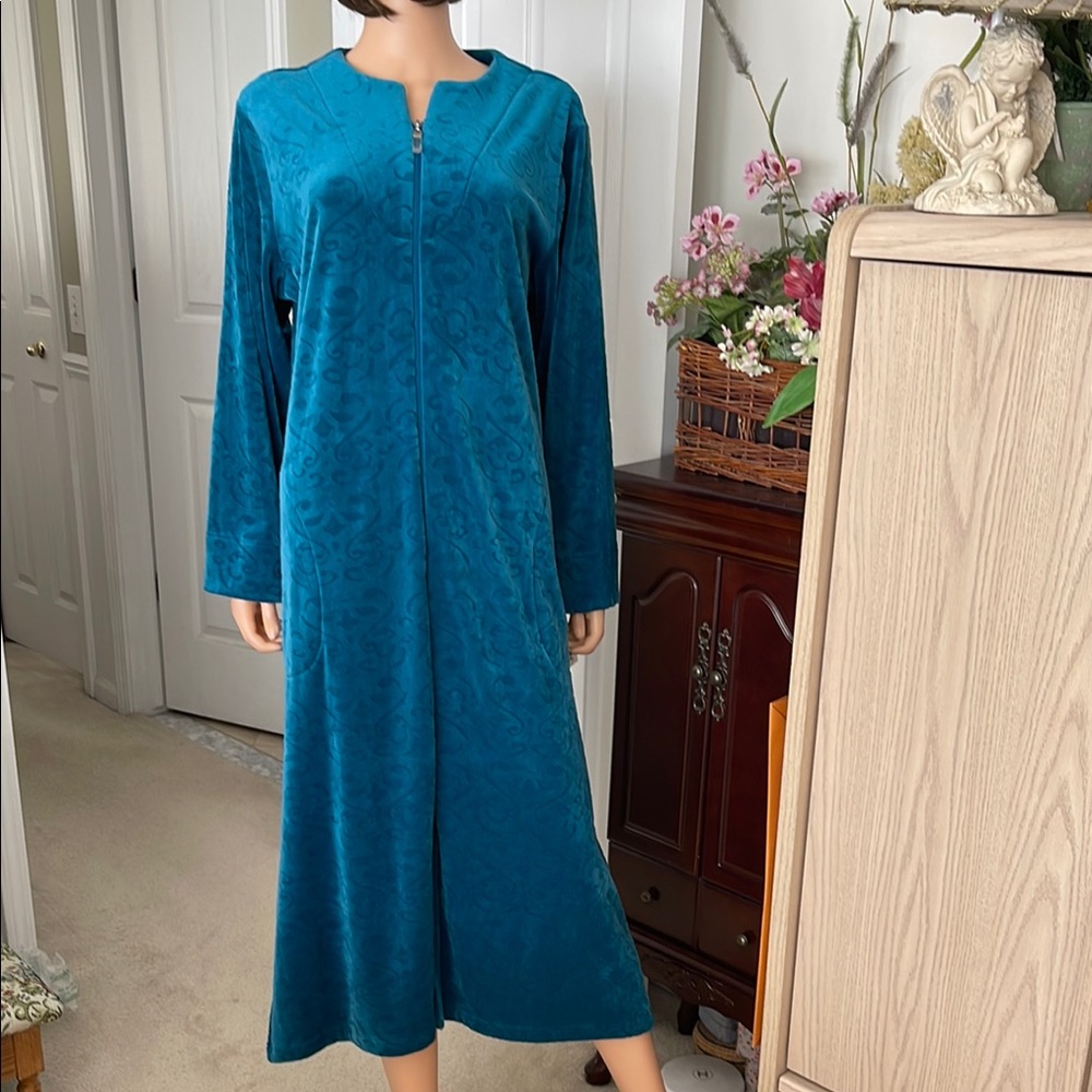 NWT Miss Elaine super soft plush zip up long robe - Picture 2 of 8